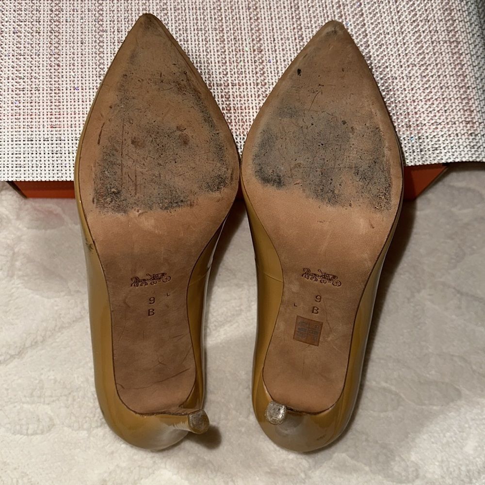 COACH 9B Tan Patent Leather Heels Pumps - Picture 12 of 16